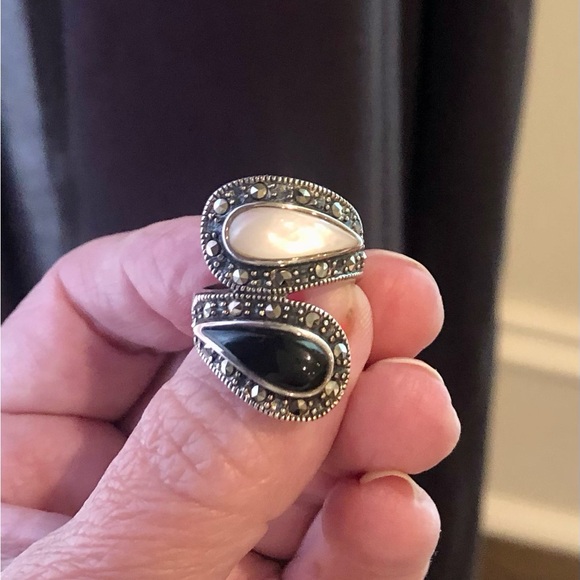 Vintage Black and White Teardrop Marcasite Ring - Picture 1 of 7